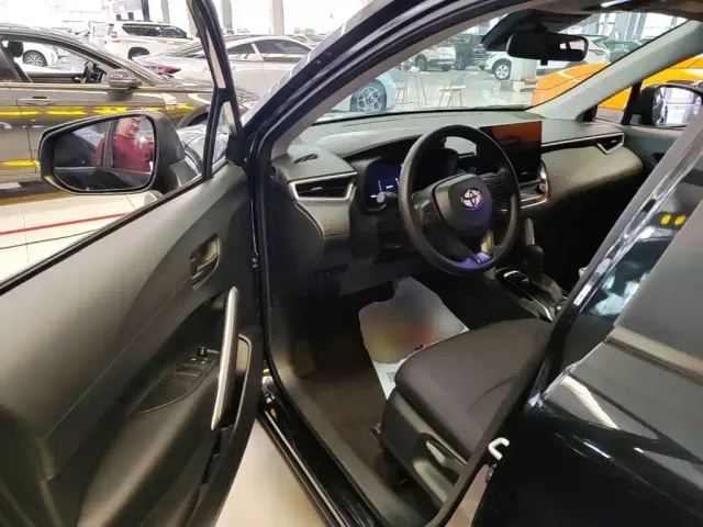 Toyota Corolla Cross — Фото автомобиля 15