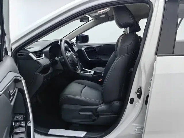 Toyota RAV4 — Фото автомобиля 10