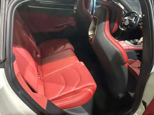 Xiaomi SU7 — Фото автомобиля 2