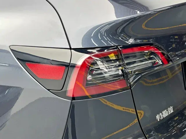 Tesla Model Y — Фото автомобиля 10