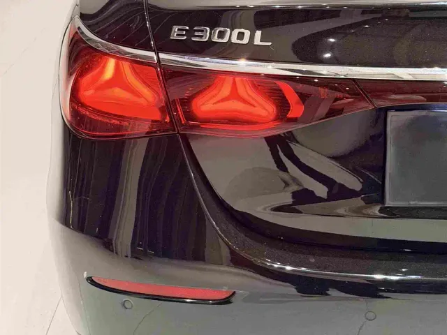 Mercedes-Benz E-Class — Фото автомобиля 14