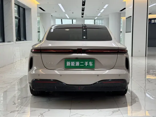 Roewe Rising Auto F7 2023 Advanced Edition — Фото автомобиля 7