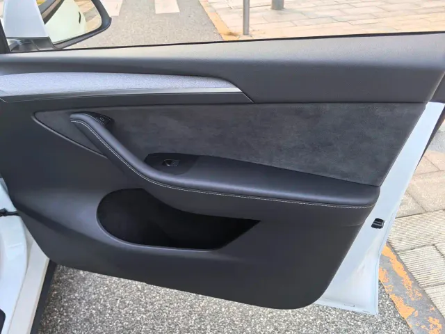 Tesla Model Y — Фото автомобиля 10