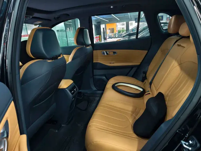 Geely Galaxy Starship 7 EM-i — Фото автомобиля 5