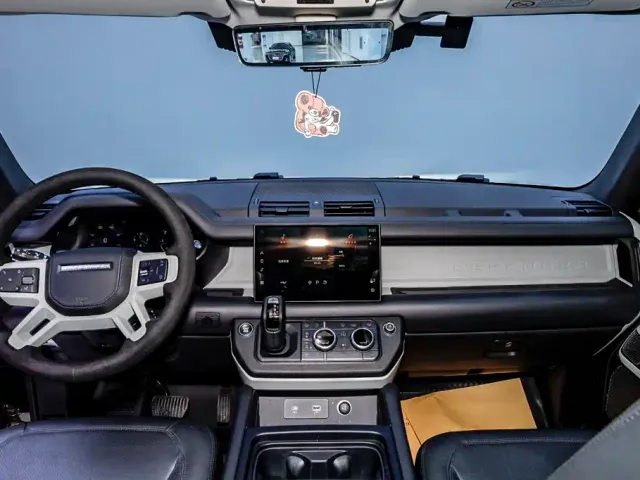 Land Rover Defender — Фото автомобиля 19