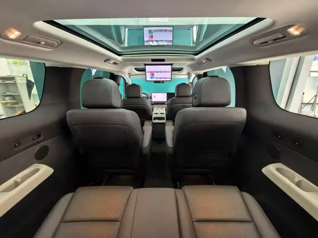 Li Auto MEGA — Фото автомобиля 11
