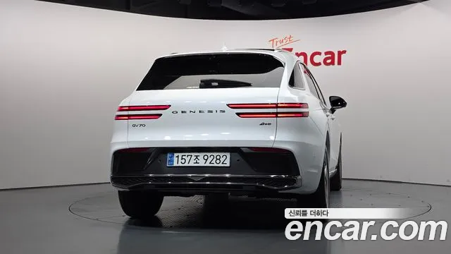 Genesis GV70 — Фото автомобиля 4