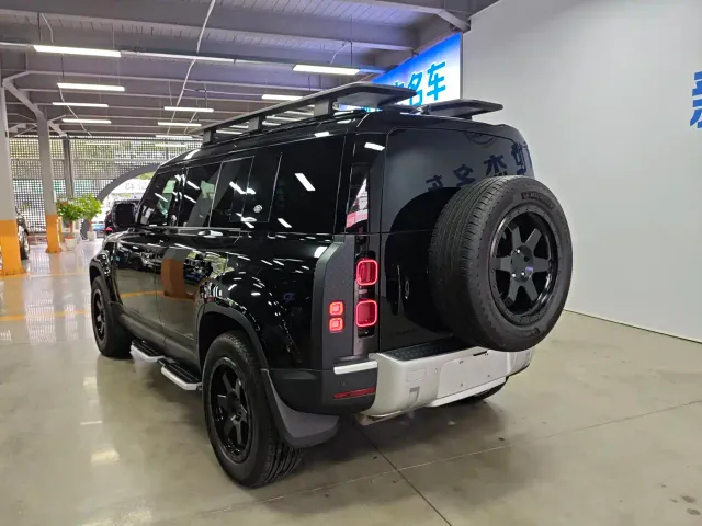 Land Rover Land Rover Defender 2023 Model 110 3.0T P400 Dark Special Edition — Фото автомобиля 16
