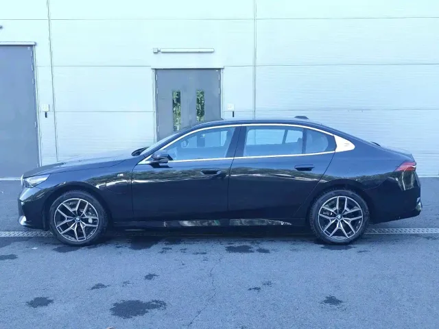 BMW i5 — Фото автомобиля 4