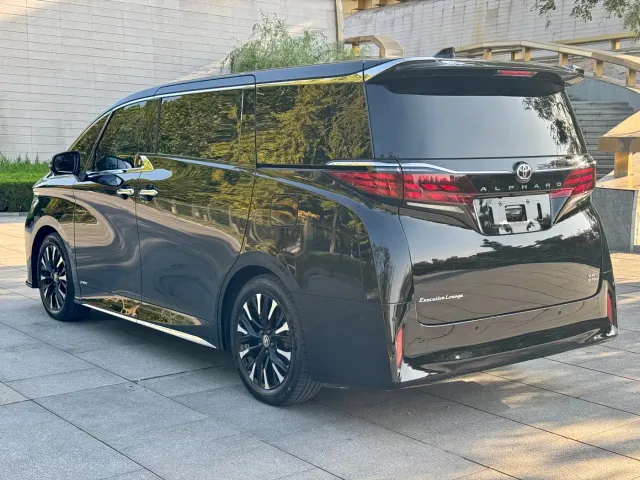 Toyota Alphard — Фото автомобиля 13