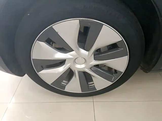 Tesla Model Y — Фото автомобиля 22