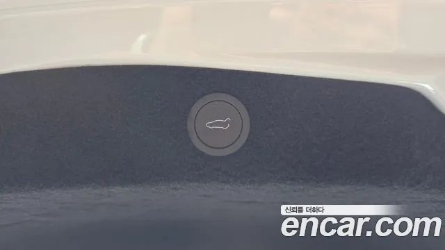 Tesla Model 3 — Фото автомобиля 24