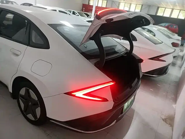 Wuling E5 — Фото автомобиля 17