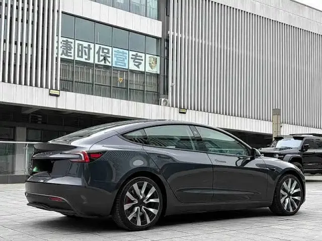 Tesla Model 3 — Фото автомобиля 8