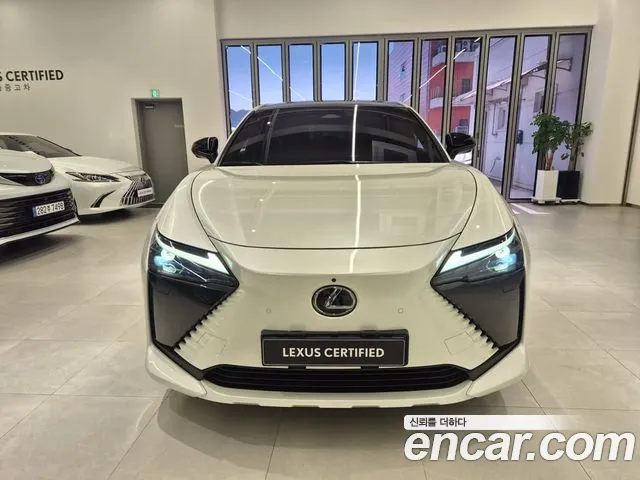 Lexus RZ RZ450e — Фото автомобиля 3