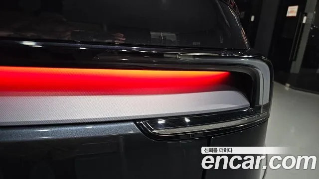 Tesla Model Y — Фото автомобиля 18