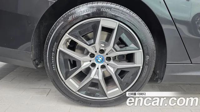 BMW i5 G60 — Фото автомобиля 5