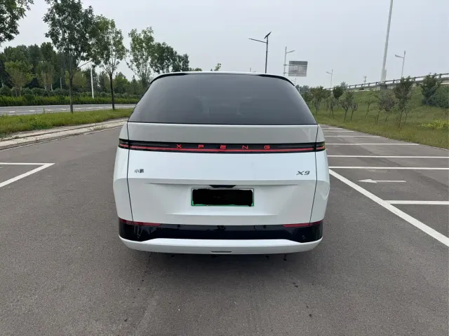 Xpeng X9 — Фото автомобиля 5