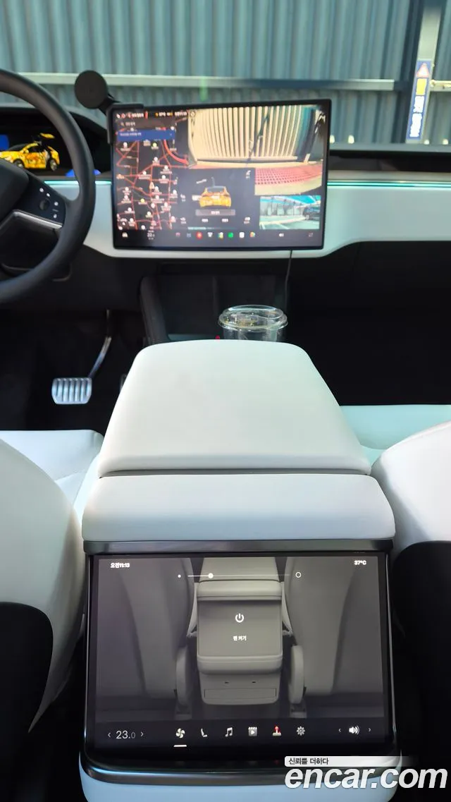 Tesla Model X — Фото автомобиля 7