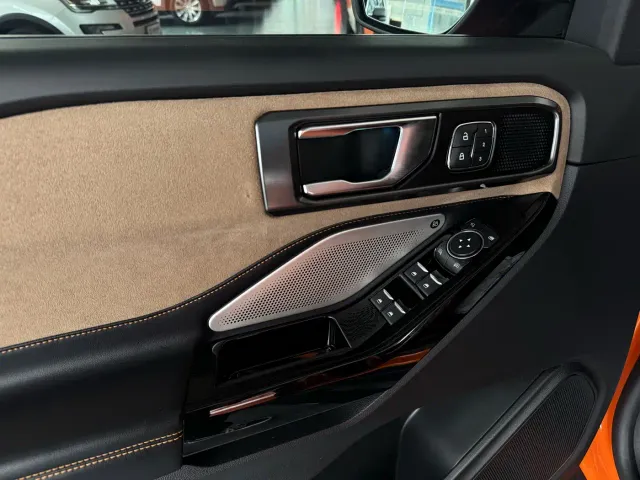 Ford Explorer — Фото автомобиля 18