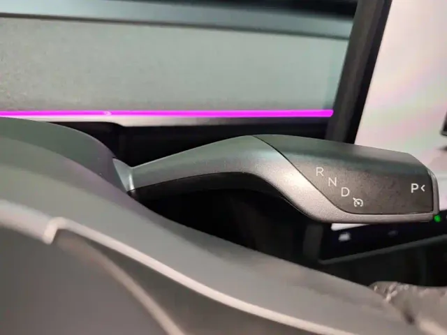 Tesla Model Y — Фото автомобиля 13