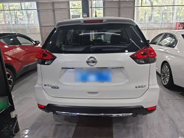 Nissan X-Trail — Фото автомобиля 5