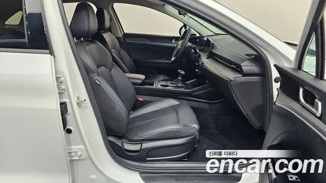 Kia K5 Новый K5 3 поколение 2.0 LPi(Для проката) — Фото автомобиля 25