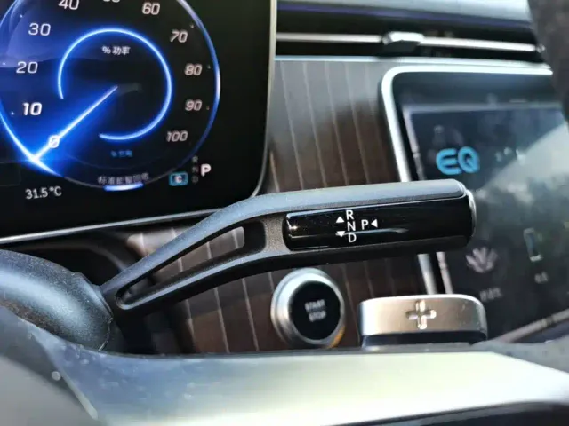 Mercedes-Benz EQE SUV — Фото автомобиля 13