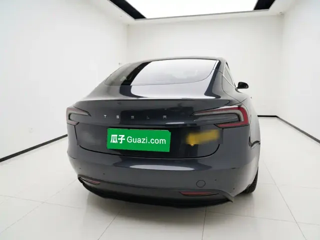Tesla Model 3 — Фото автомобиля 5