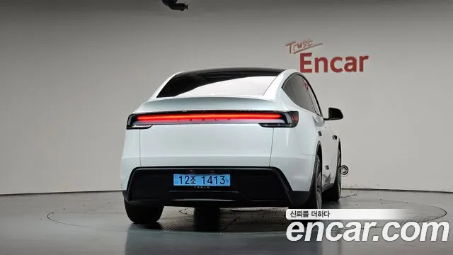 Tesla Model Y — Фото автомобиля 3