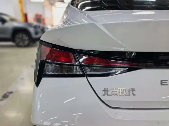 Hyundai Elantra — Фото автомобиля 12