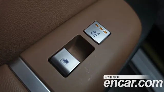 Hyundai Grandeur Grandeur (GN7) 2.5 Бензин 2WD — Фото автомобиля 25