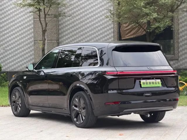 Li Auto L9 — Фото автомобиля 16