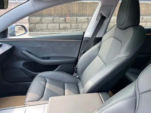 Tesla Model 3 — Фото автомобиля 9