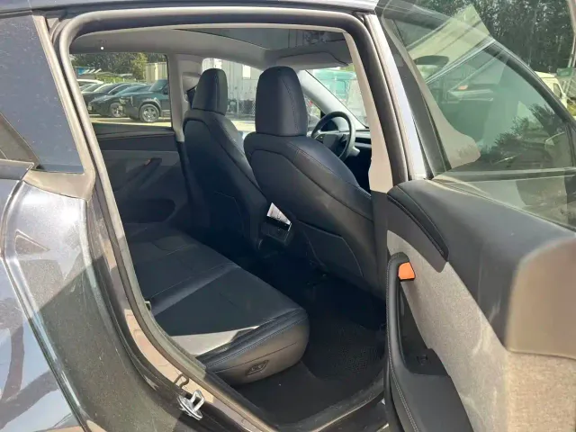 Tesla Model Y — Фото автомобиля 5