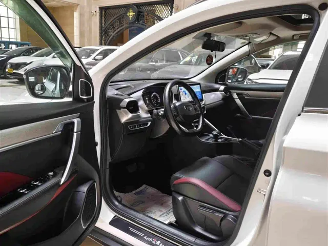 Geely Binyue — Фото автомобиля 5