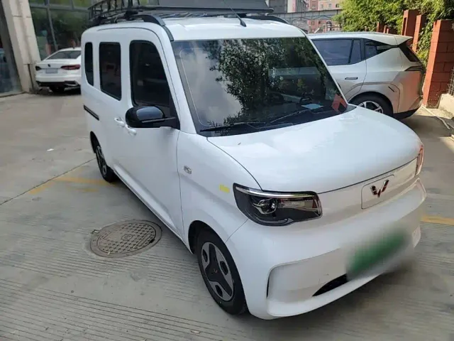 Wuling Zhiguang NEV — Фото автомобиля 3