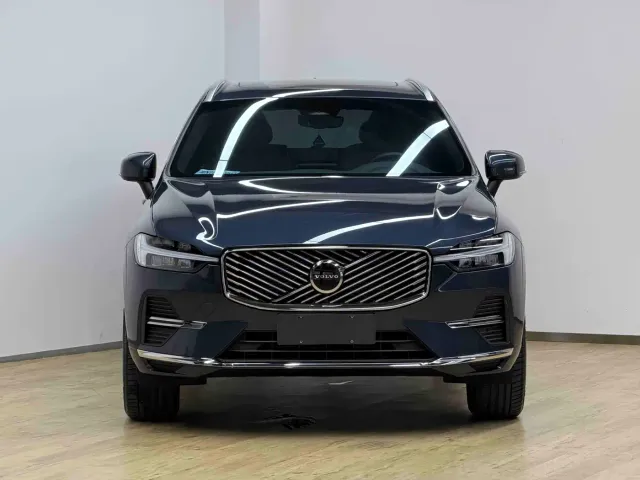 Volvo XC60 — Фото автомобиля 2