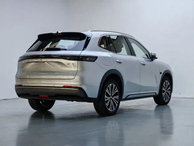Geely Galaxy Starship 7 EM-i — Фото автомобиля 6
