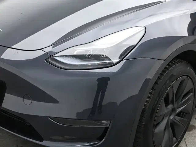 Tesla Model Y — Фото автомобиля 18