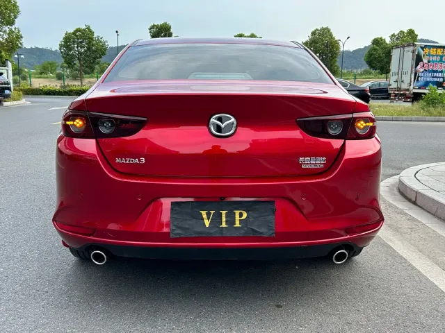 Mazda Axela — Фото автомобиля 8