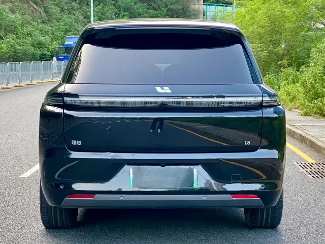 Li Auto L8 — Фото автомобиля 6