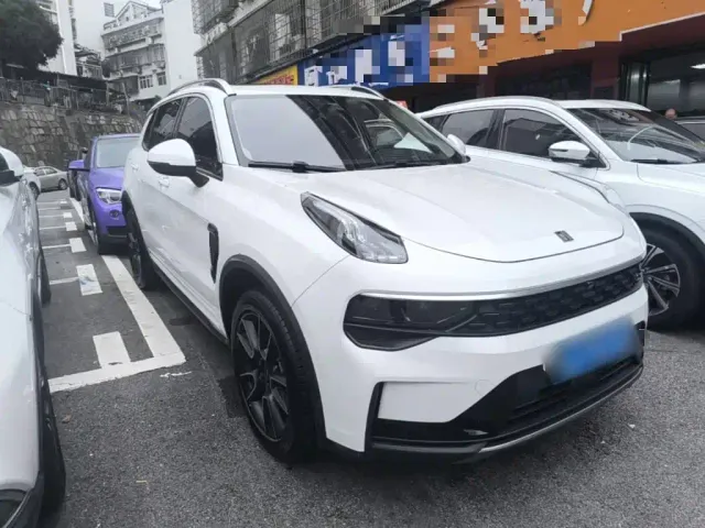 Lynk & Co 01 — Фото автомобиля 3