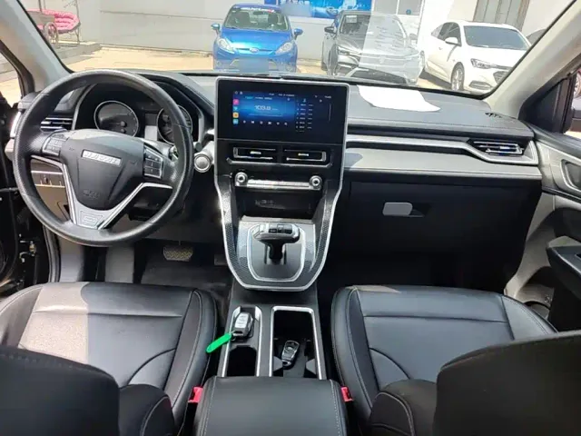 Haval M6 — Фото автомобиля 9