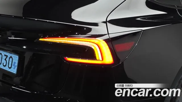 Tesla Model 3 — Фото автомобиля 8