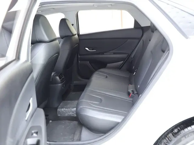 Hyundai Elantra — Фото автомобиля 12