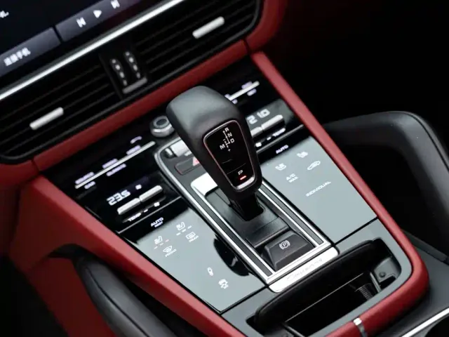 Porsche Cayenne — Фото автомобиля 14