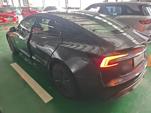Tesla Model 3 2023 Rear-Wheel Drive — Фото автомобиля 4