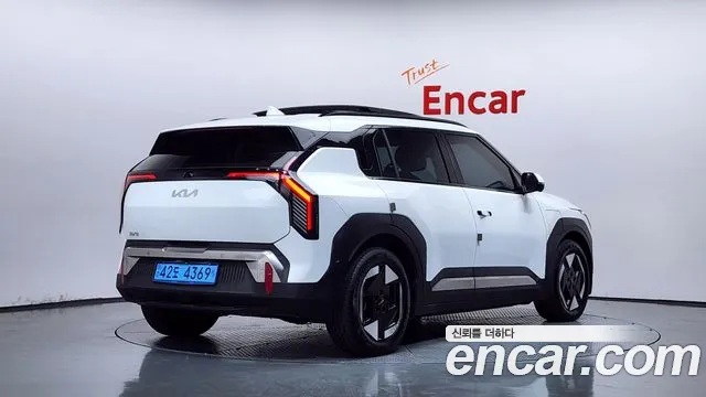 Kia EV3 — Фото автомобиля 2