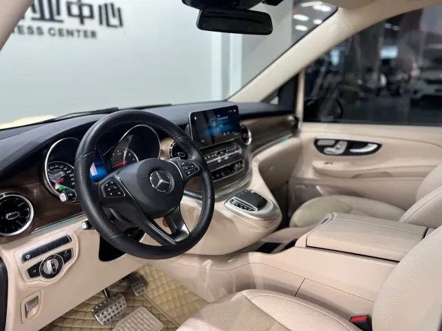 Mercedes-Benz V-Class — Фото автомобиля 8